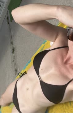 hot bikini images of deepika padukone